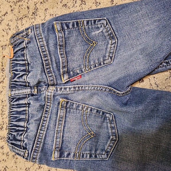 Classic Blue Denim Jeans- Levis 3T - Picture 2 of 4